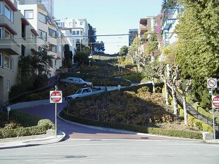 Lombard St<br>Location: <a href="https://www.google.com/maps/search/?api=1&query=37.80226,-122.41786" target="_new">Lombard St</a>